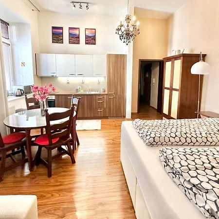 Home Away Main Square Apartment 波普拉德 外观 照片