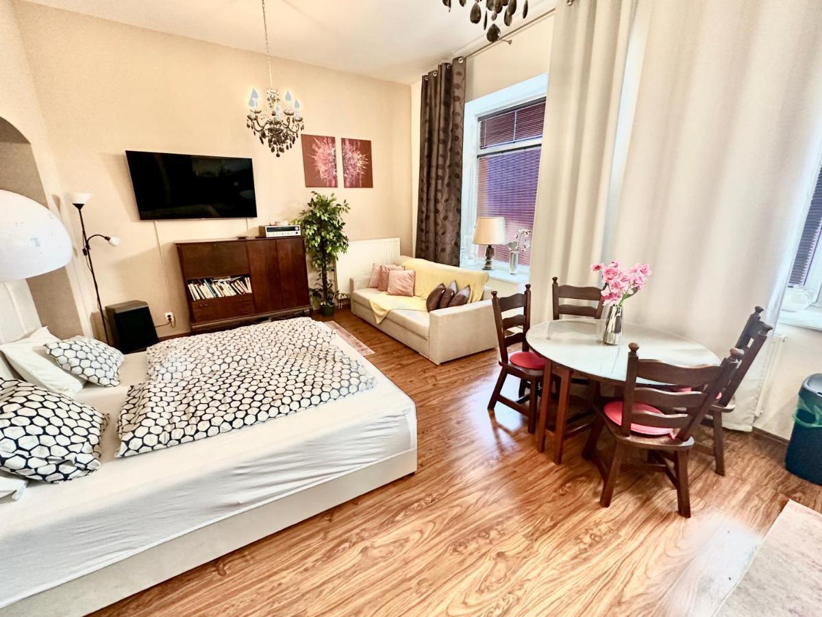 Home Away Main Square Apartment 波普拉德 外观 照片