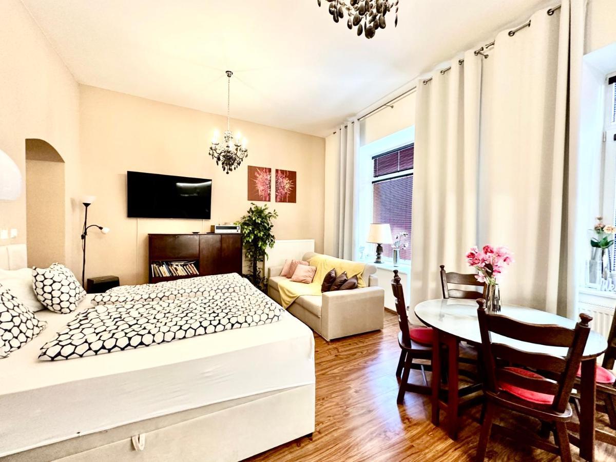 Home Away Main Square Apartment 波普拉德 外观 照片