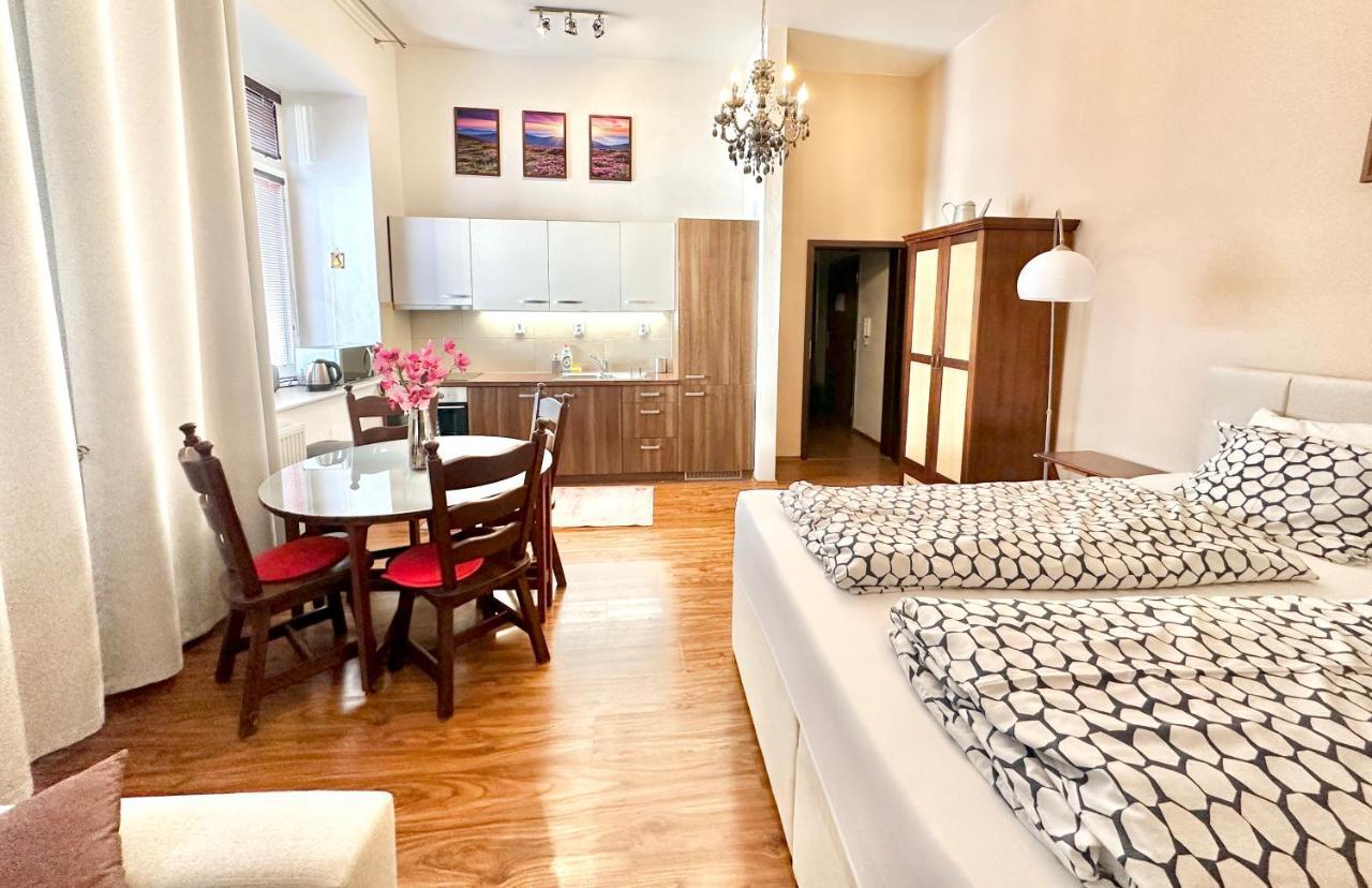 Home Away Main Square Apartment 波普拉德 外观 照片