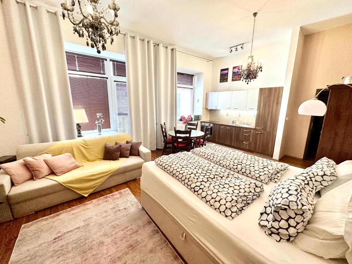 Home Away Main Square Apartment 波普拉德 外观 照片