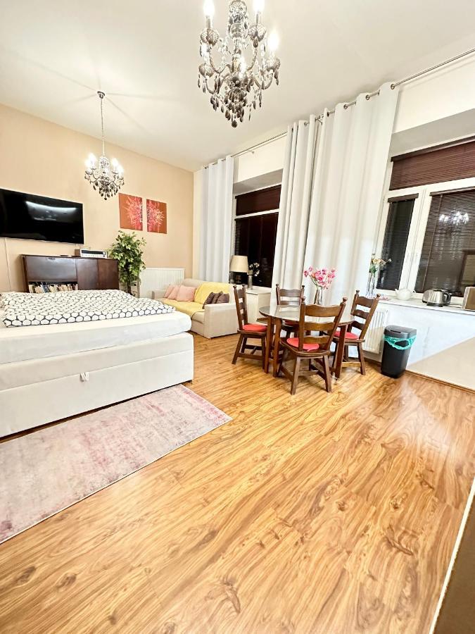 Home Away Main Square Apartment 波普拉德 外观 照片