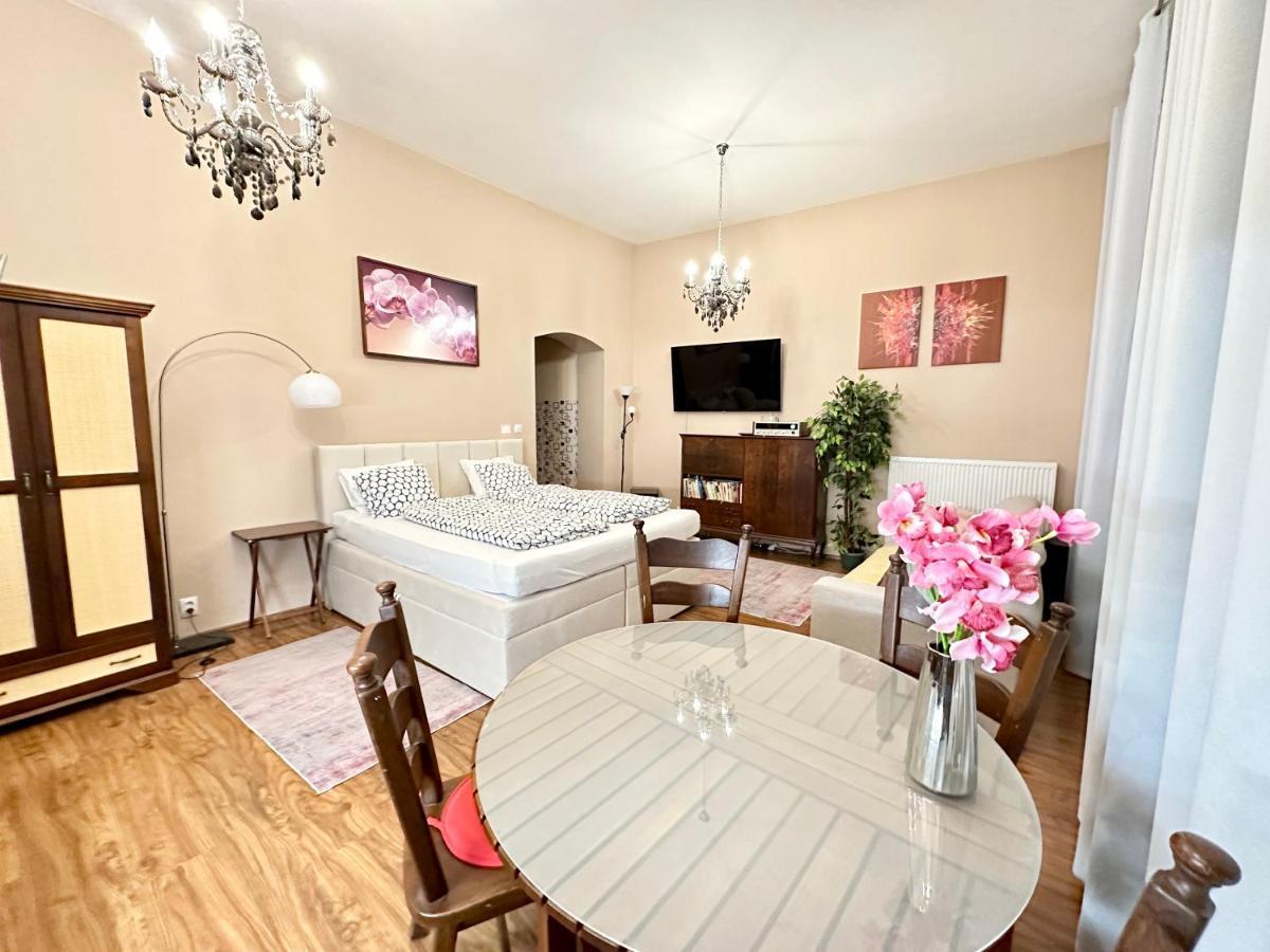 Home Away Main Square Apartment 波普拉德 外观 照片