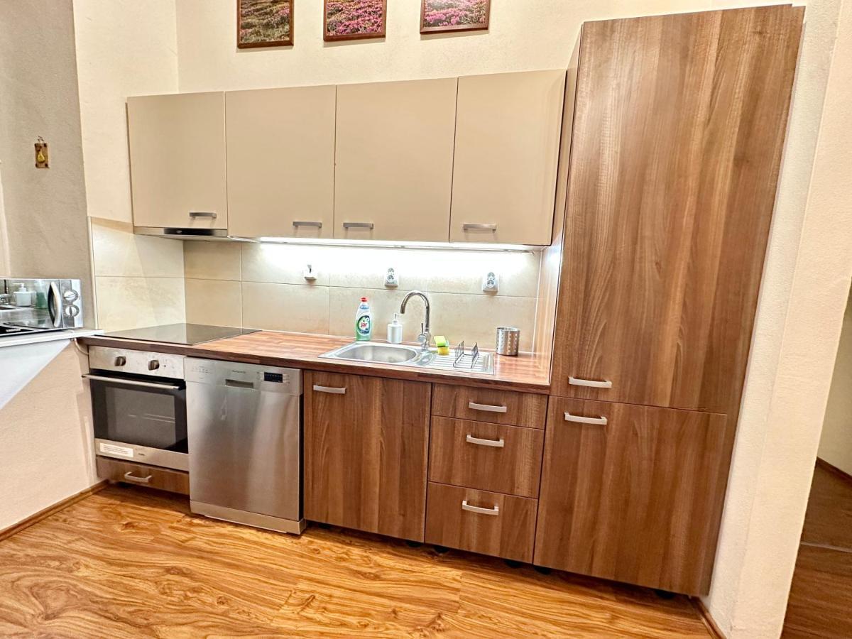 Home Away Main Square Apartment 波普拉德 外观 照片